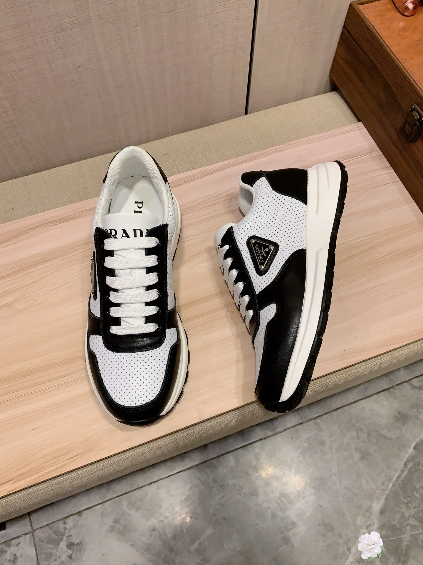 Men's Men's Shoes💰420💰💰🎩🎩[Lightning][Lightning] "PRADA*" The latest and most popular casual shoes, top brand [seduce] luxury~purchase, top~quality. [Strong] The upper is made of imported breathable cowhide with material ➕ breathable sheepskin feet (•) and fine workmanship. The original stylish and stylish soft rubber wear-resistant and non-slip outsole is light and comfortable on the feet. The real thing looks better when photographed. 085: code: 38-44, 3️⃣ colors selected
